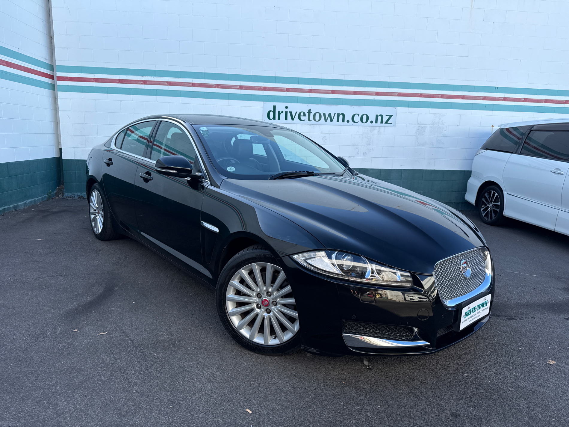 2015 JAGUAR XF Luxury Leather