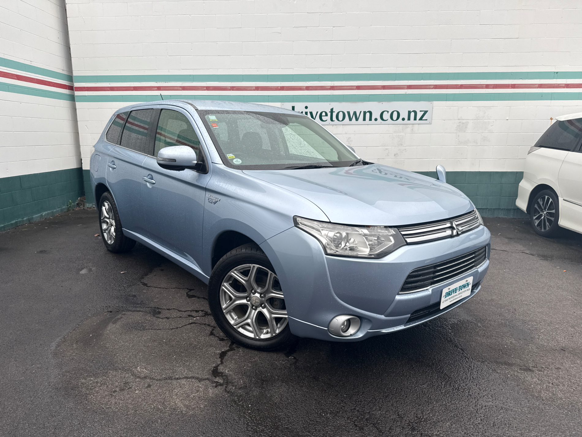 2014 MITSUBISHI OUTLANDER PHEV 4WD G Safety Package