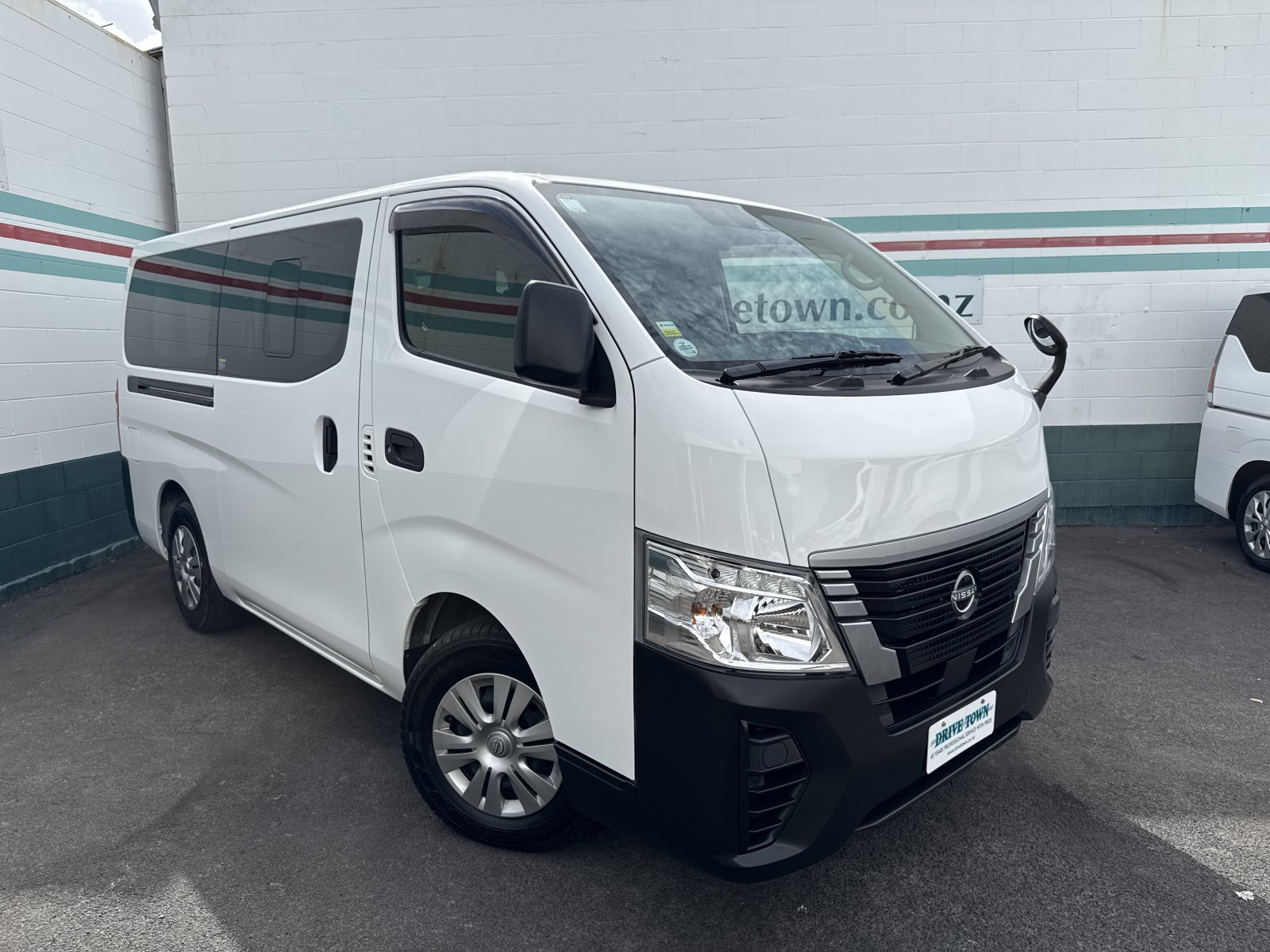2024 NISSAN NV350 Caravan DX Petrol 5 Doors 6 Seat