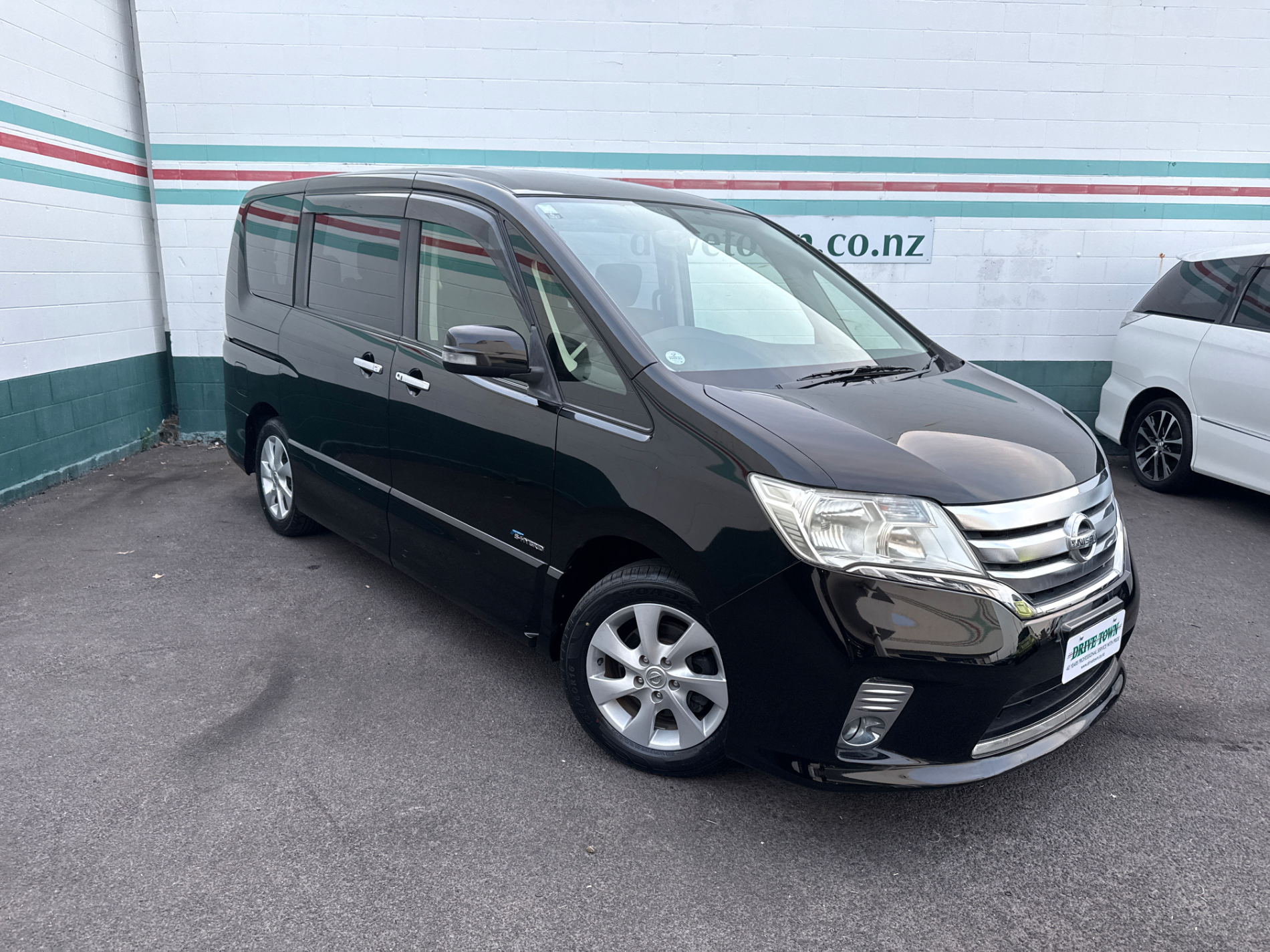 2013 NISSAN SERENA Hybrid Highway Star 8 Seat