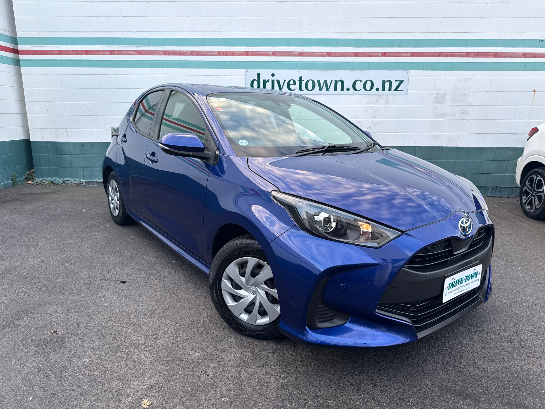 2021 TOYOTA YARIS Hybrid X Push Start Safety Sensing