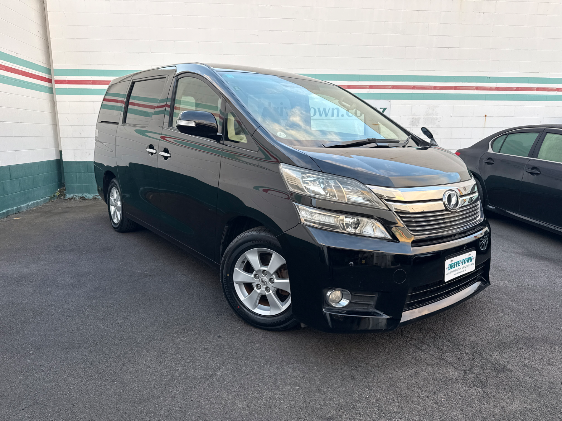 2012 TOYOTA VELLFIRE   8 SEAT