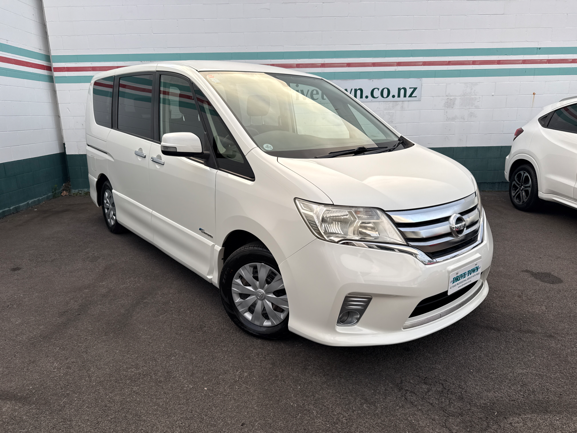 2013 NISSAN SERENA Hybrid Highway Star 8 Seat