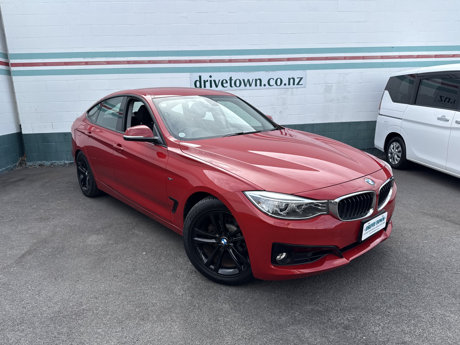 2013 BMW 320i GT Gran Turismo