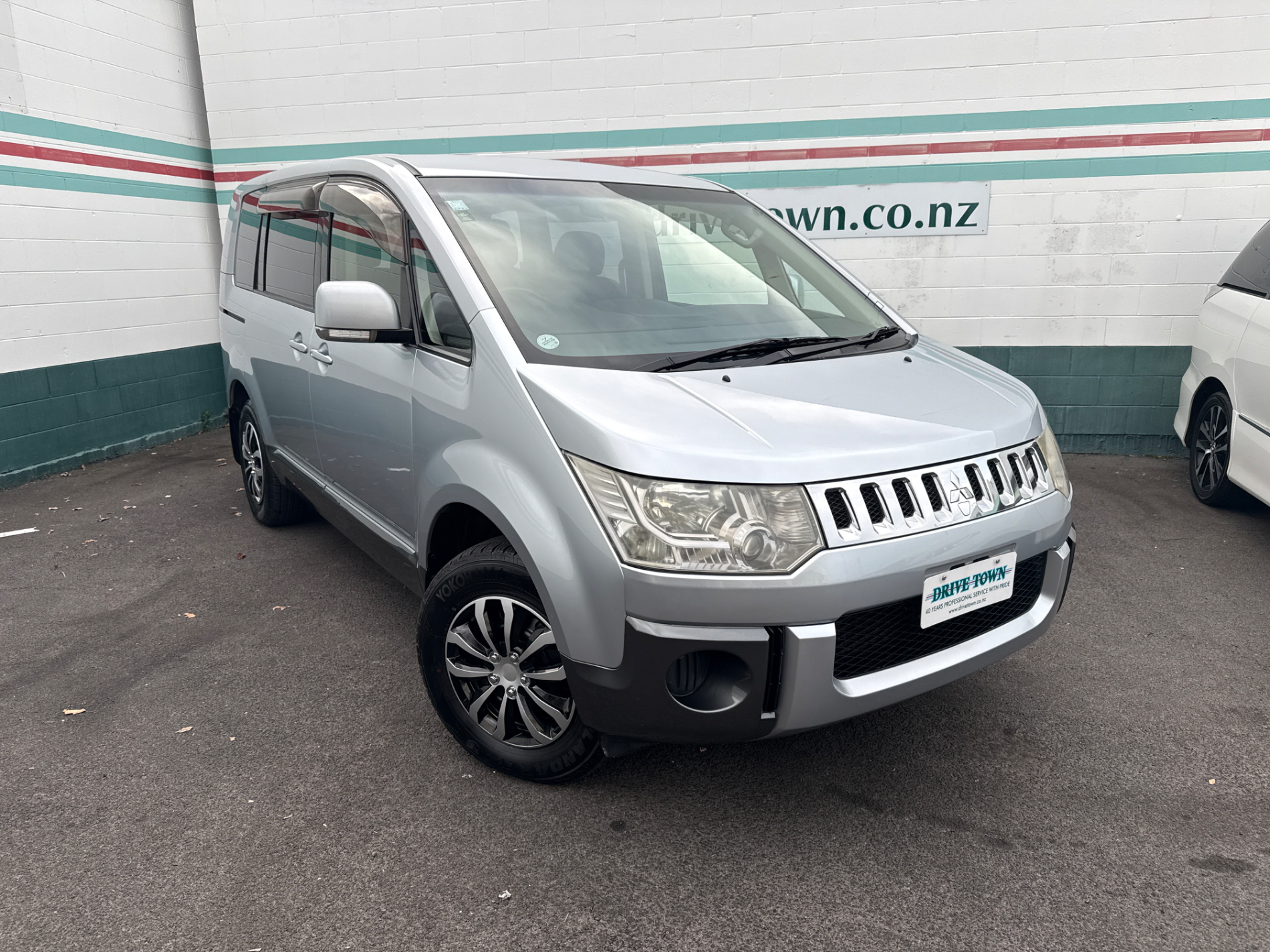 2012 MITSUBISHI DELICA D:5 8 Seat