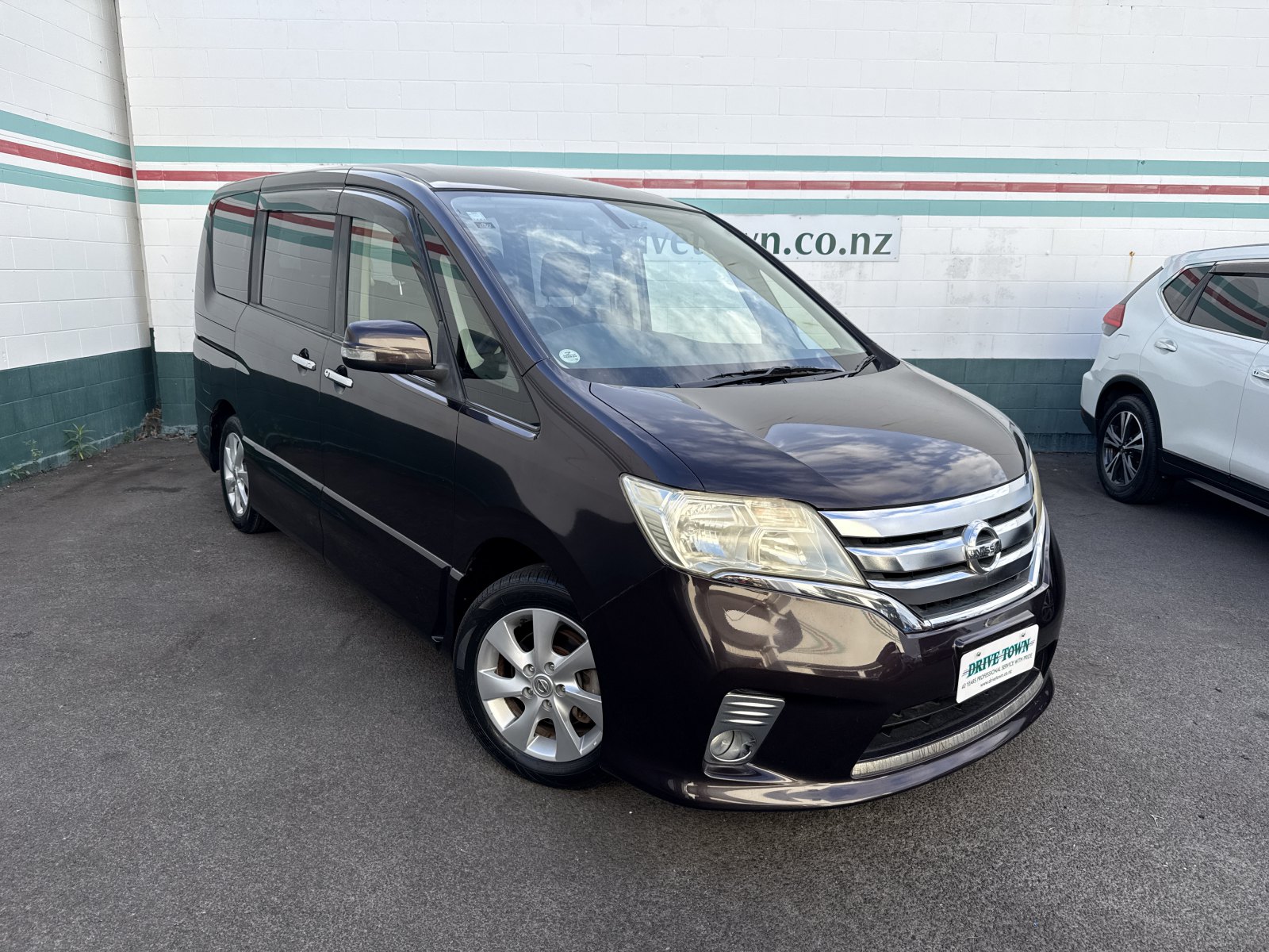 2012 NISSAN SERENA Highway Star 8 Seat