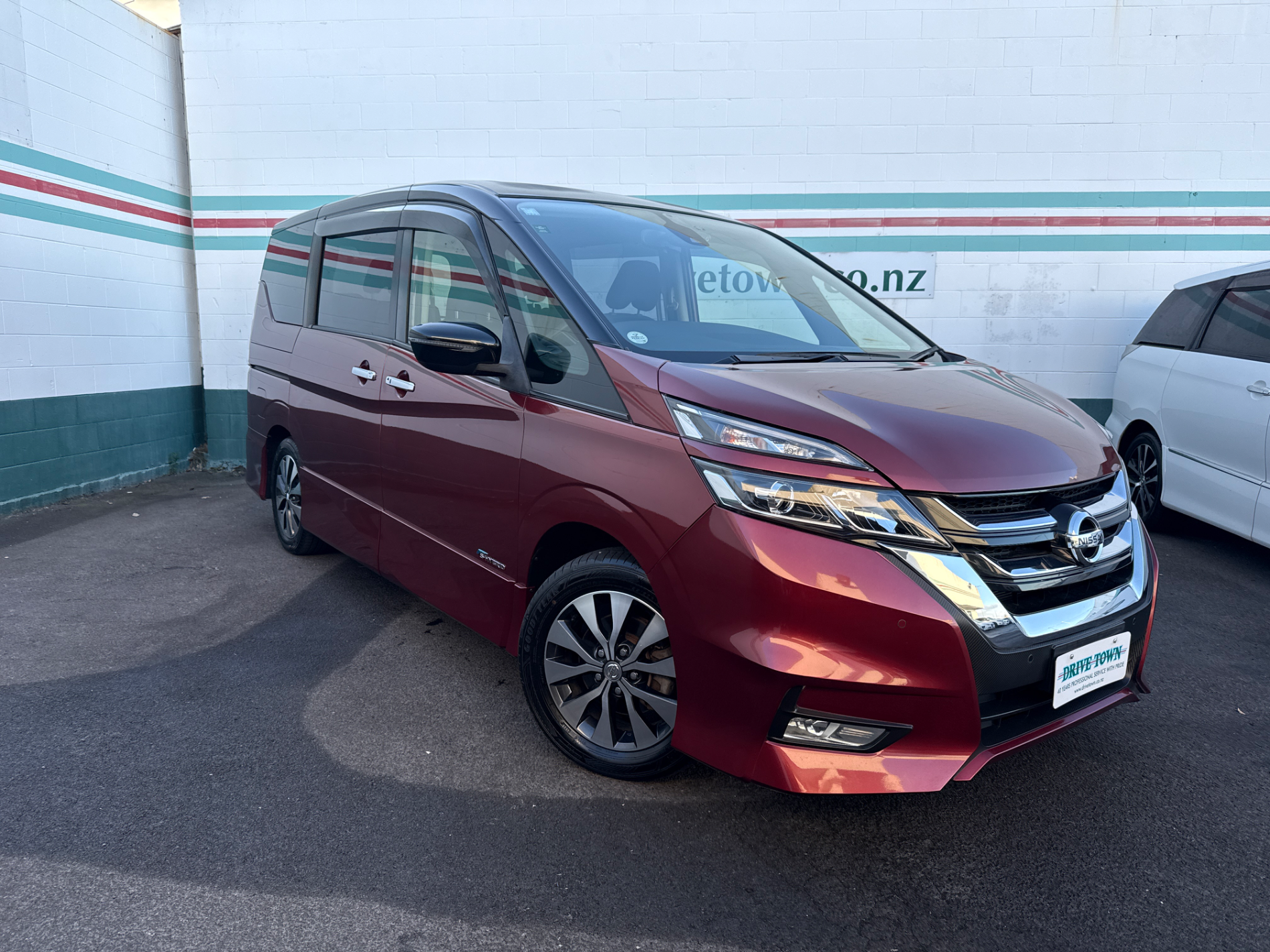 2016 NISSAN SERENA Hybrid Highway Star G 8 Seat
