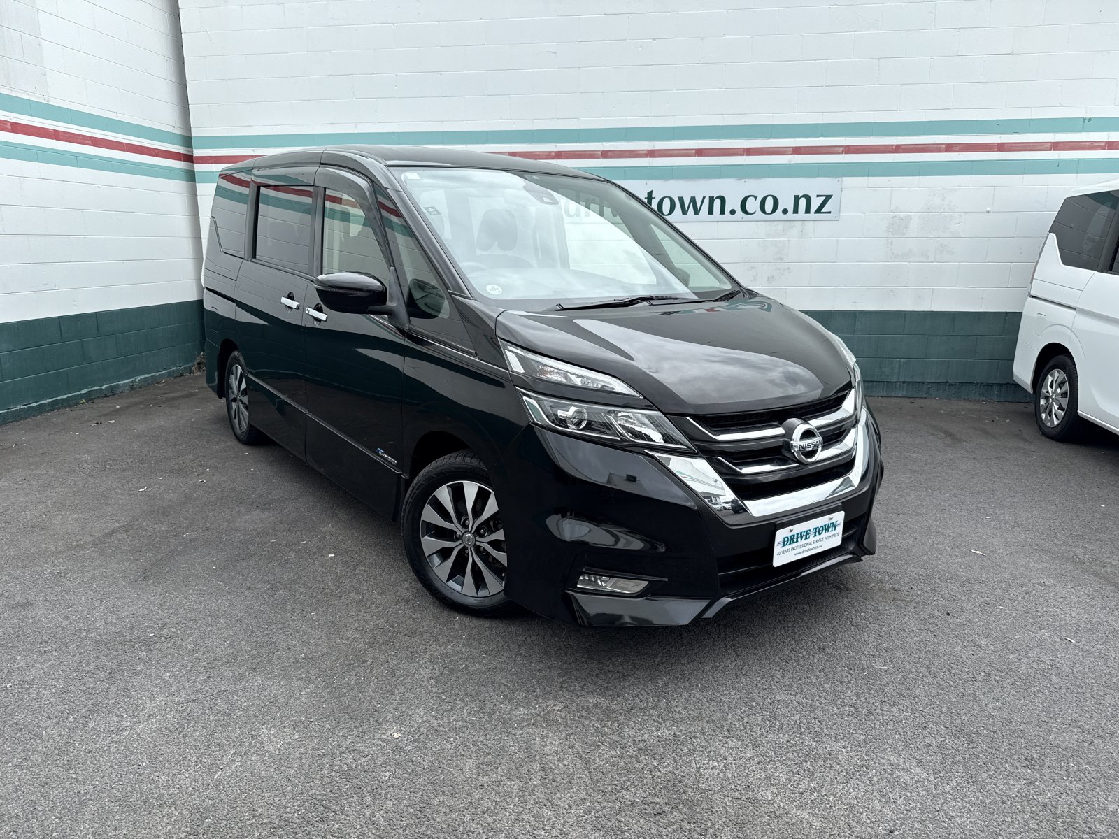2016 NISSAN SERENA Highway Star 8 Seat
