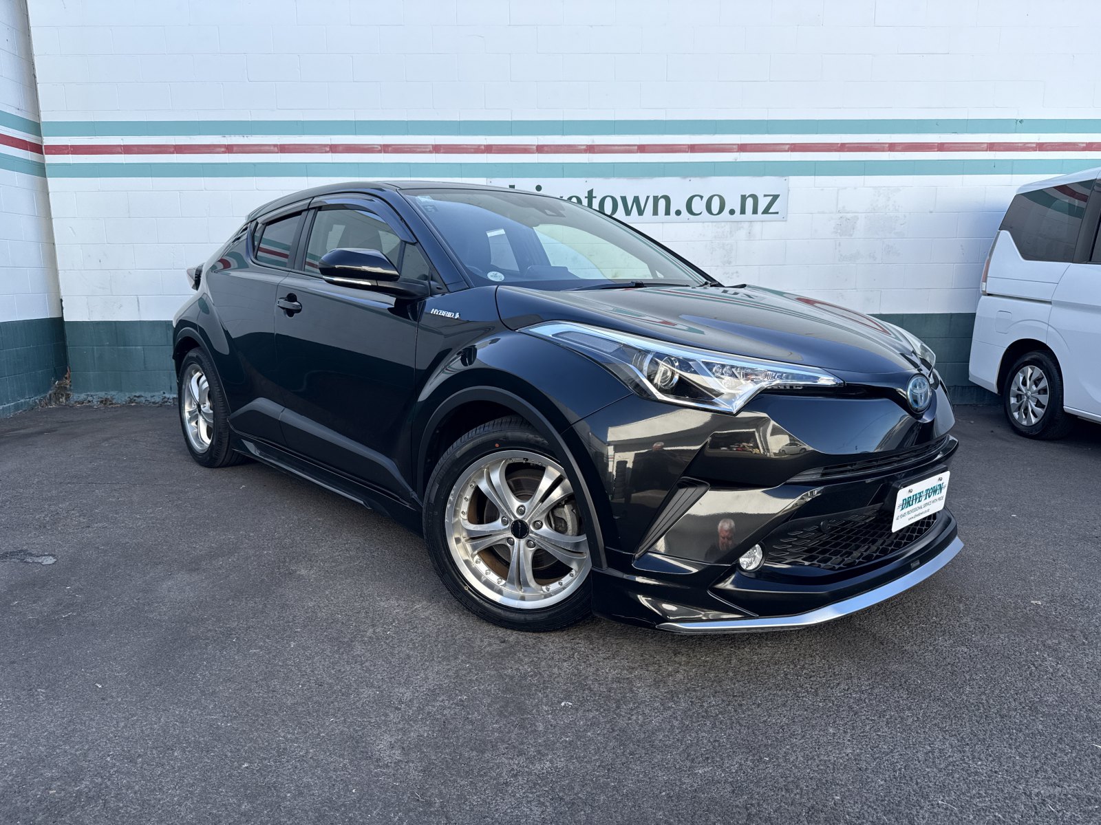 2017 TOYOTA C-HR Hybrid S Safety Sensing