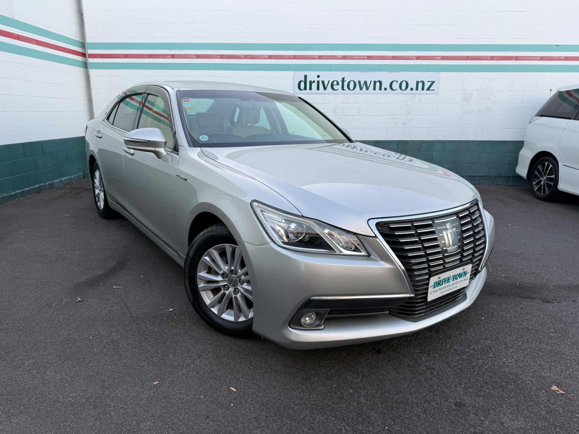 2013 TOYOTA CROWN Hybrid Royal Saloon