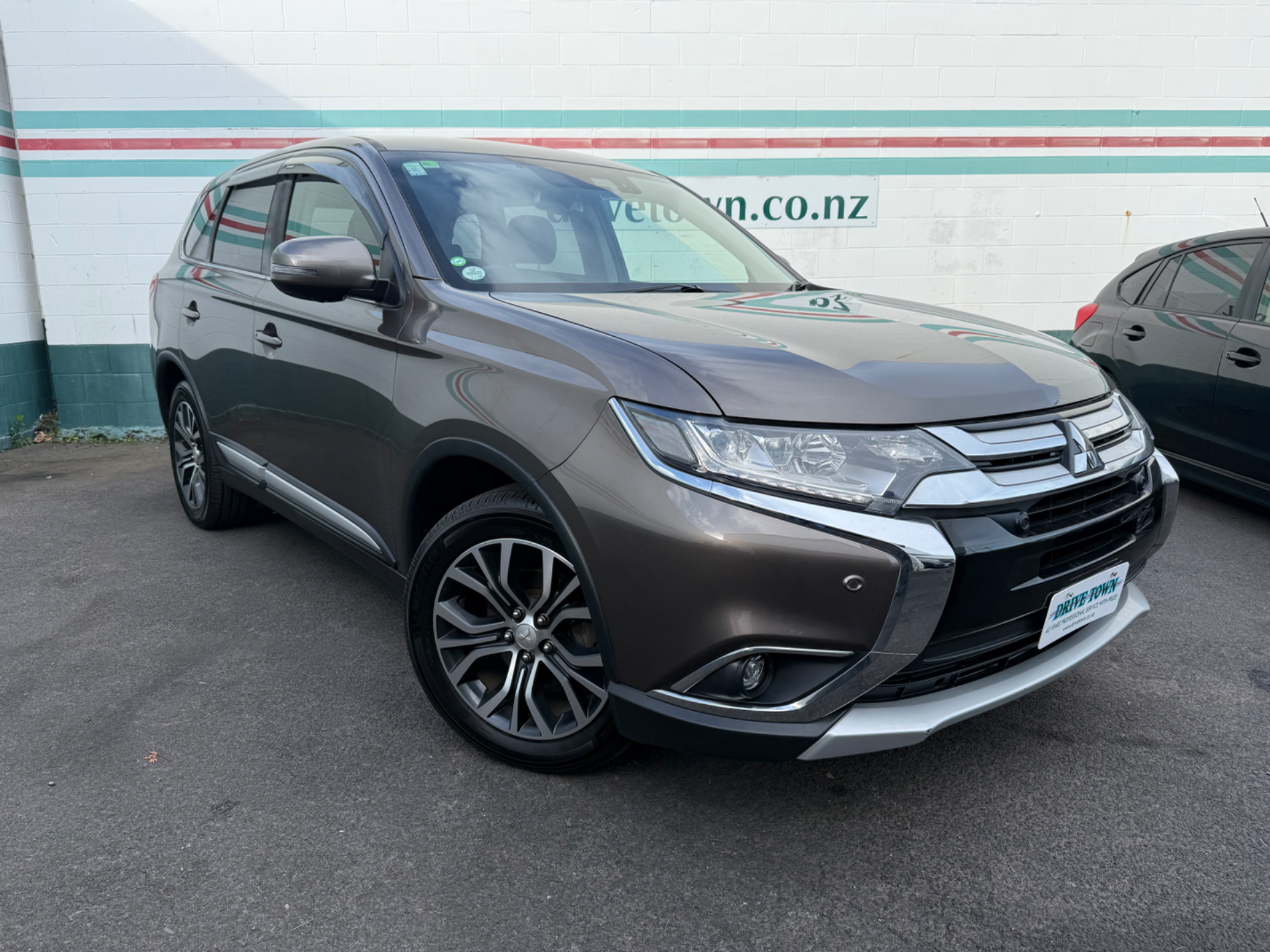 2018 MITSUBISHI OUTLANDER G 4WD 7 Seat Leather Safety Package