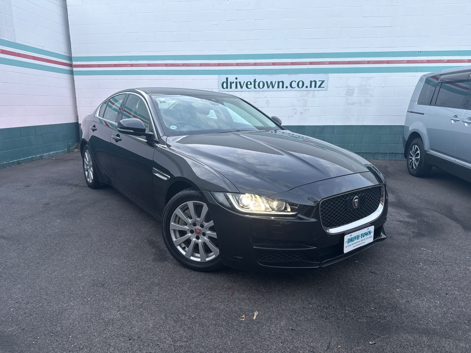 2019 JAGUAR XE