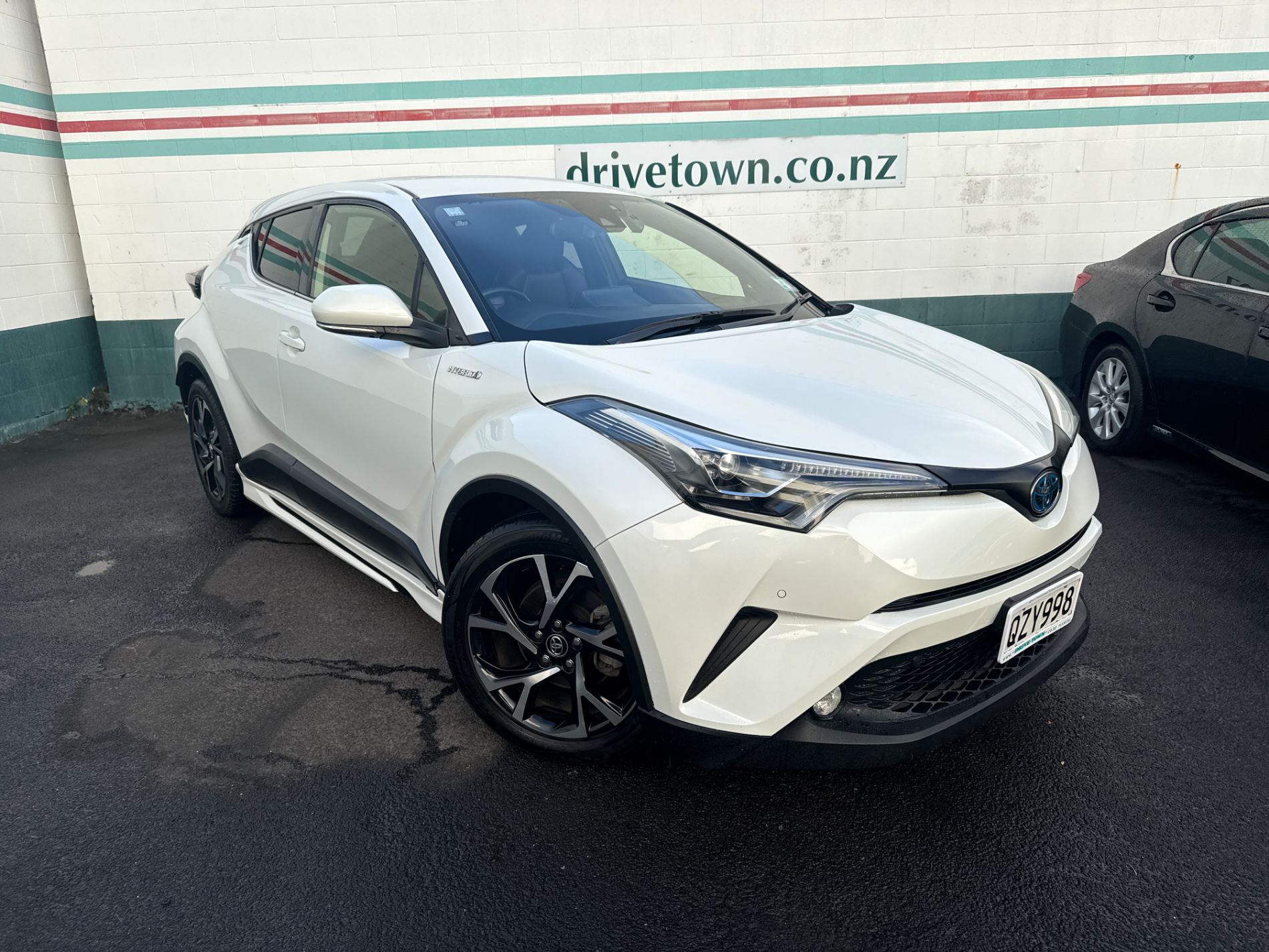 2017 TOYOTA C-HR Hybrid G Safety Sensing
