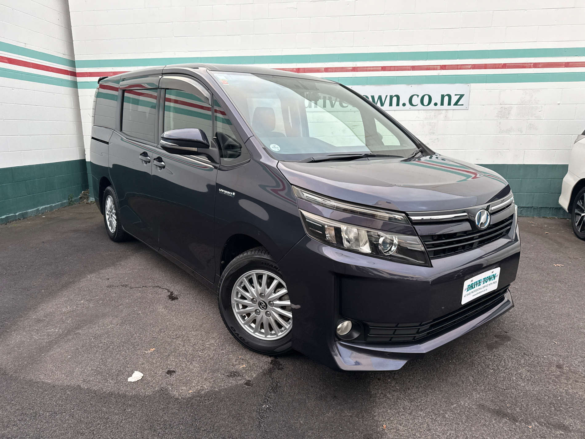 2014 TOYOTA VOXY Hybrid X 7 Seat